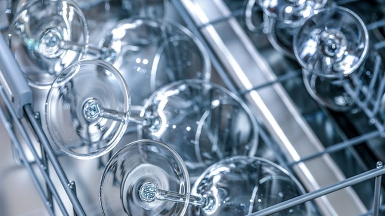 glasses are placed in the dishwasher after washing