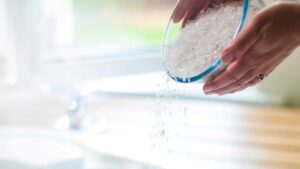 Bath Salts for the Tub: You Can Make Them at Home Easily and Without Spending Money