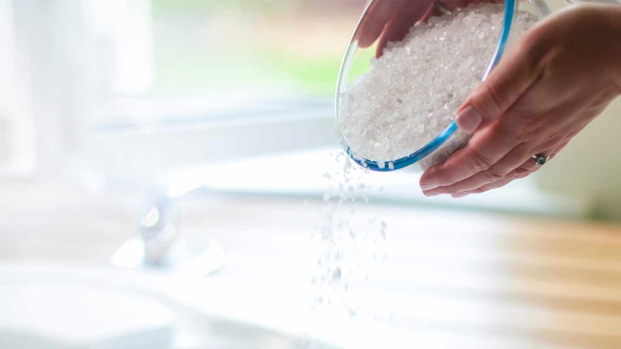 How to make bath time unique by preparing DIY bath salts