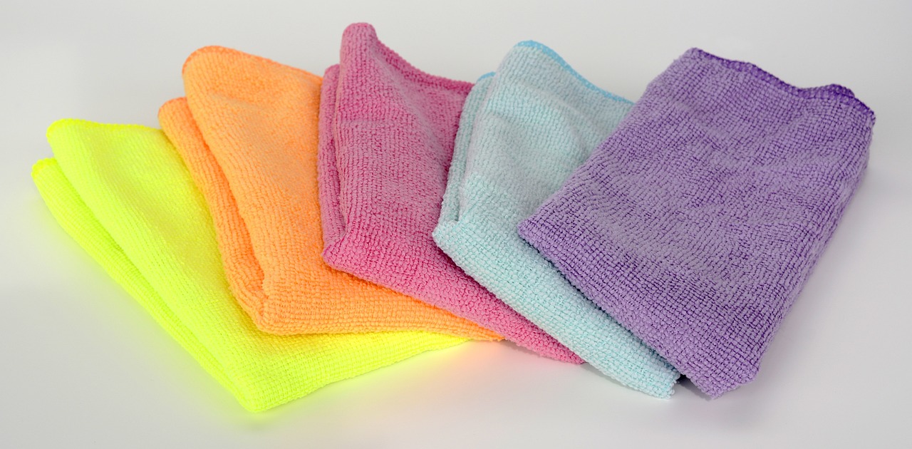 different colors of clean microfiber cloth