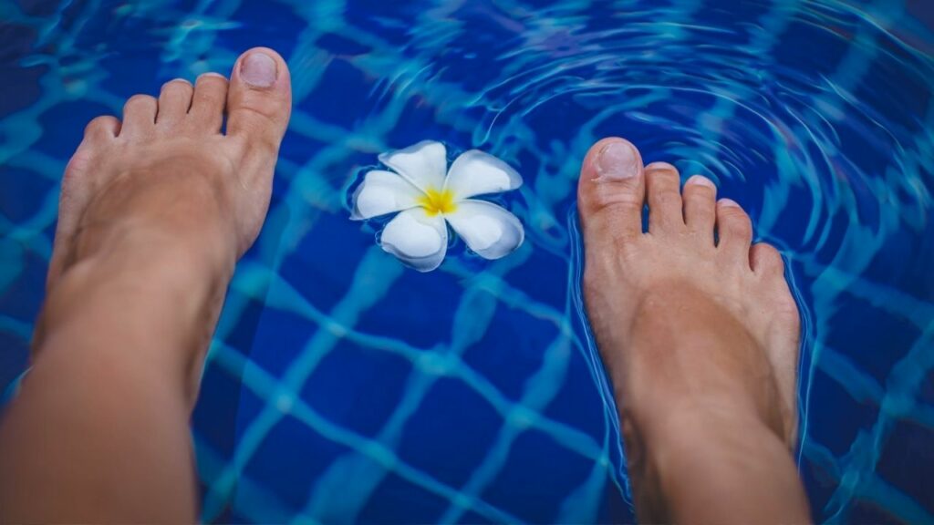 Feet with calluses and fungus? Here is a home remedy