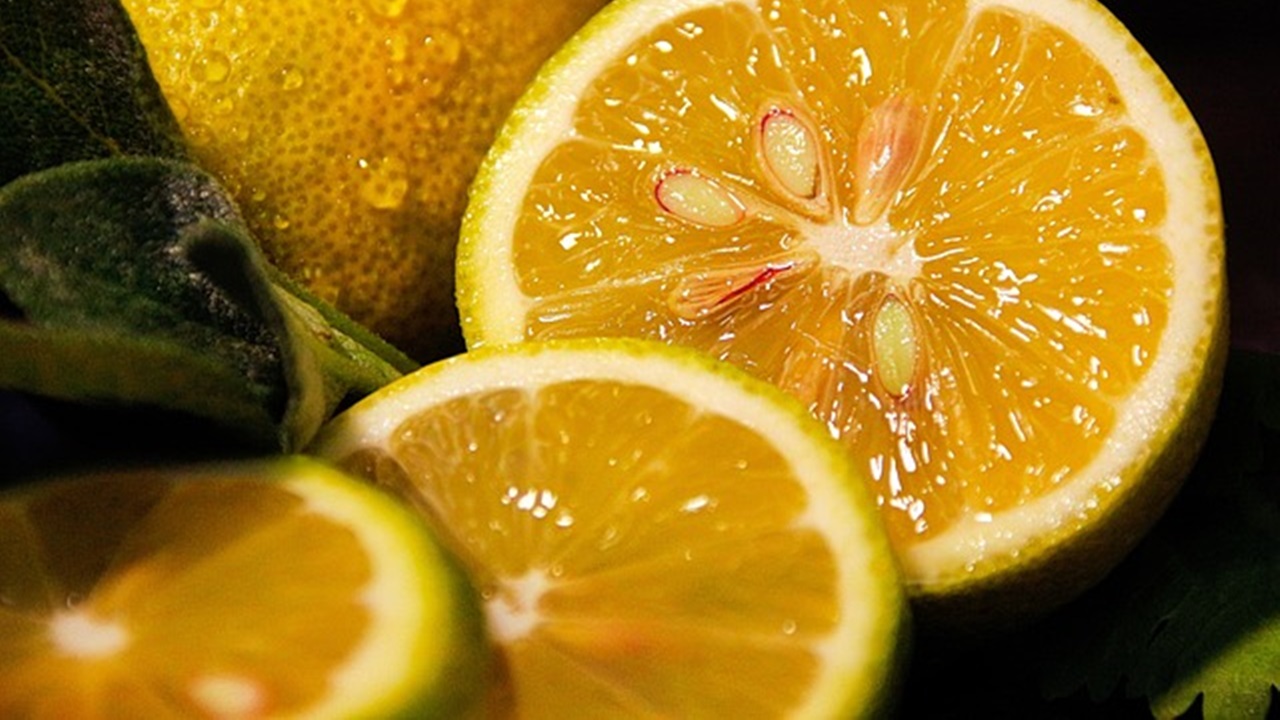 sliced lemons are placed on the table