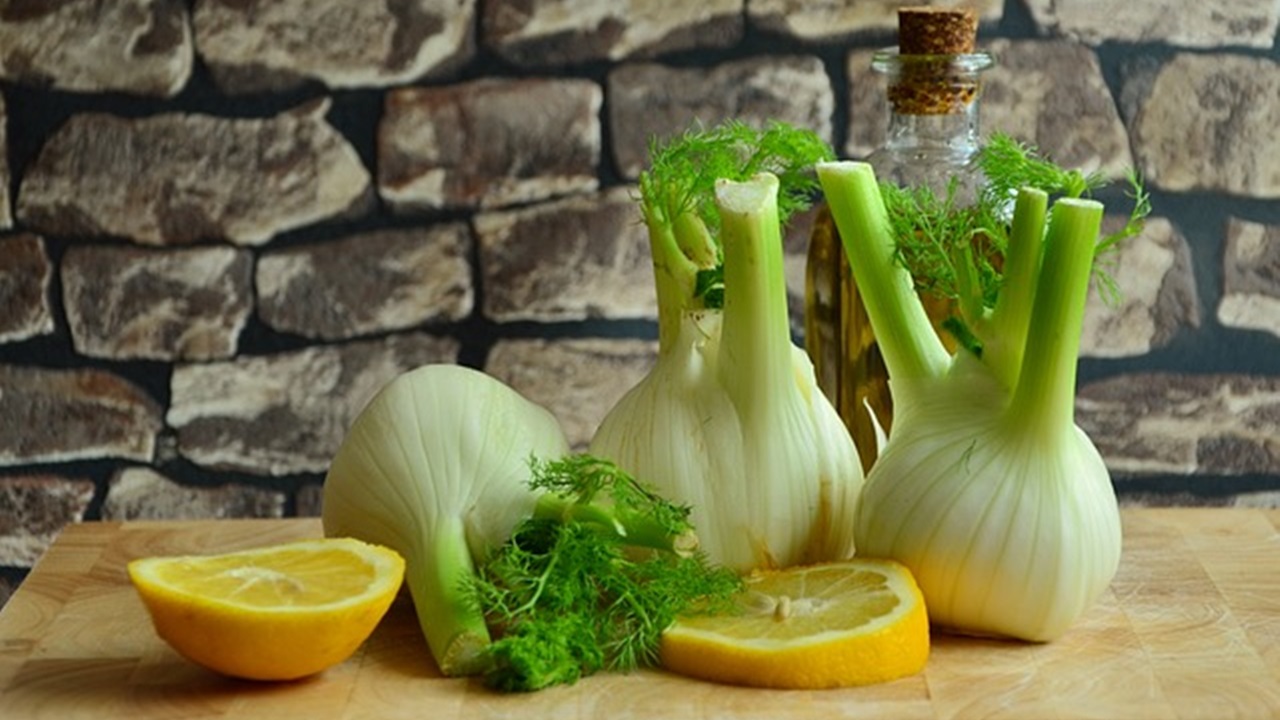 ingredients for preparing crispy baked fennel like chips