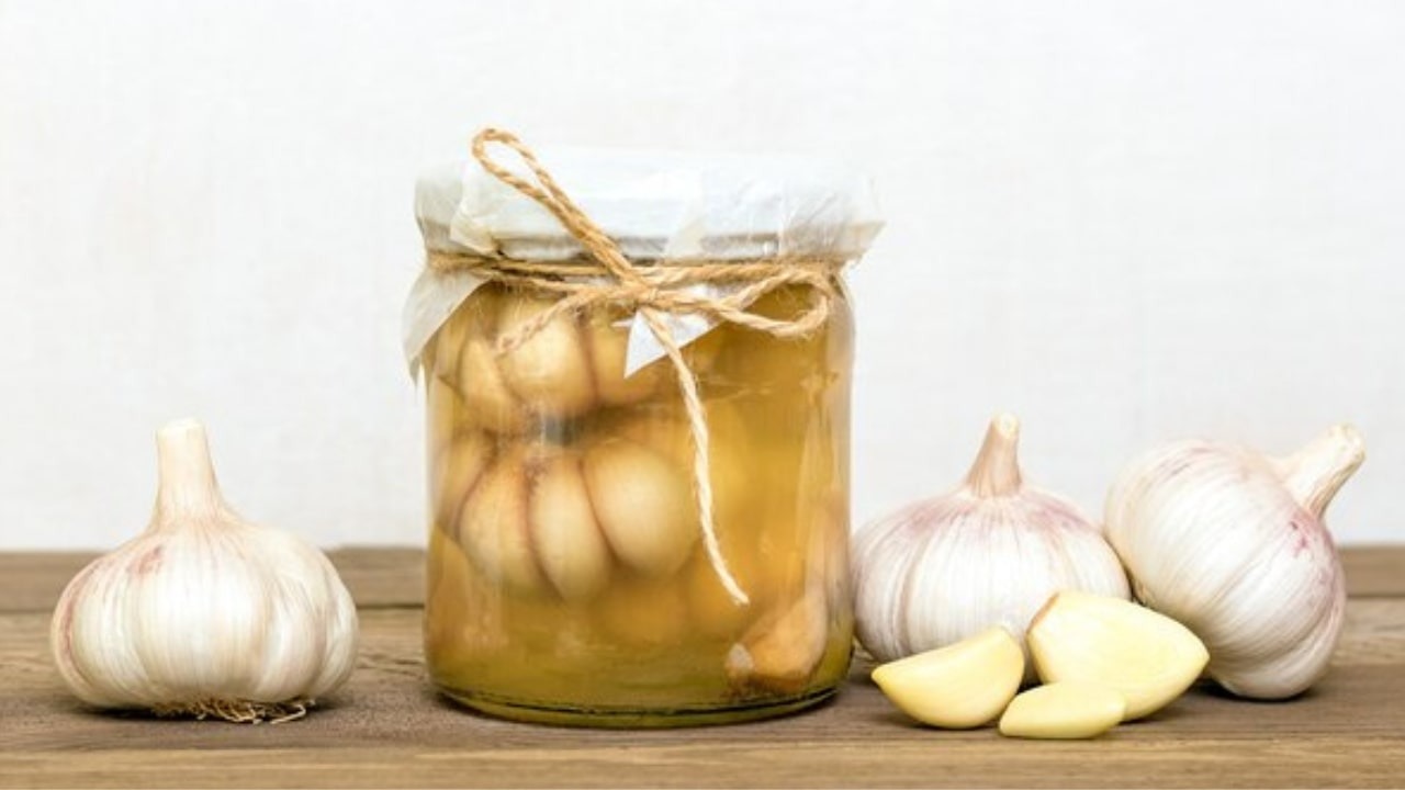 This way you can store garlic for a long time, even a year
